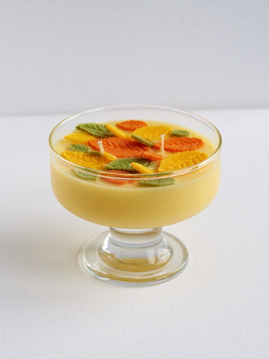 Rankų darbo sojų vaško žvakė „Rudens šokis“ – cinamono ir prieskonių aromatas